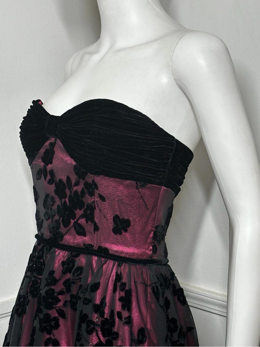 Betsey Johnson Velvet Floral Strapless Party Dress Size 2 Burgundy Black - Picture 6 of 9